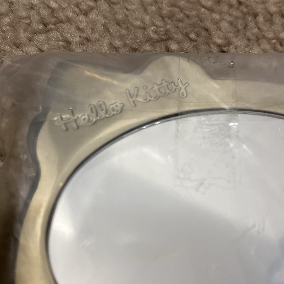 Hello Kitty x Sephora Compact Mirror - Picture 10 of 14